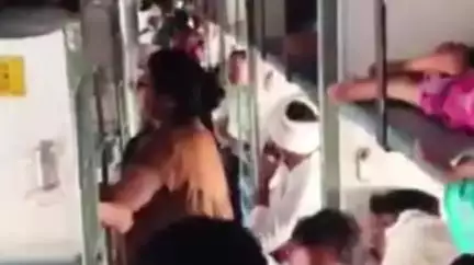 झांसी: झांसी मंडल से गुजरने वाली ट्रेनों के एसी हो रहे फेल, यात्री बोले- कंज्यूमर कोर्ट जाएंगे