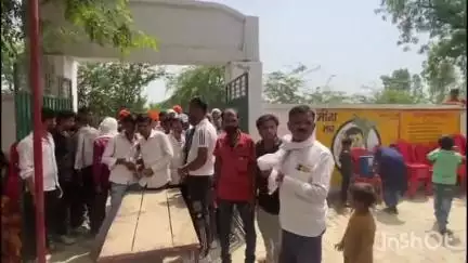 कलान: ग्राम पंचायत बुढ़ौरा शेरगंज में उचित दर विक्रेता की राशन दुकान अधर में लटकी, प्रधान ने हस्ताक्षर करने से किया मना