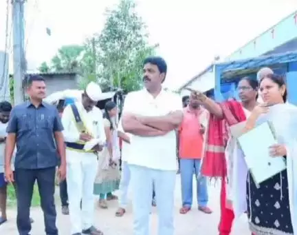 బాపట్ల : జిల్లా కోర్టు భవన సముదాయం కోసం ప్రభుత్వ స్థలాలను పరిశీలించిన కలెక్టర్ వెంకట మురళి