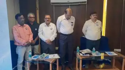 ইংরেজবাজার: রথবাড়ি এলাকায় সাঁকো পাড়া বাণিজ্যভবনে অনুষ্ঠিত হলো মালদা মার্চেন্ট চেম্বার অব কমার্সের সাধারণ সভা