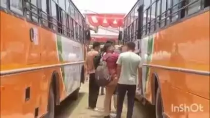बिजनौर: बिजनौर में आरक्षी भर्ती 2023 के अभ्यर्थी लखनऊ नियुक्ति पत्र लेने के लिए बिजनौर से रवाना