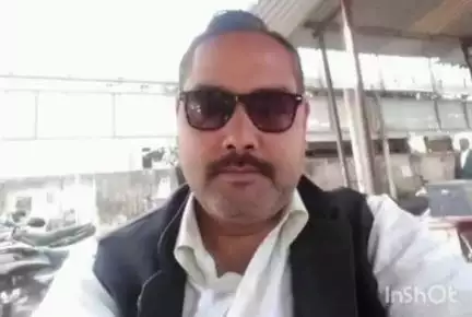 हरदोई: कंपनी बाग के निकट बजाज एजेंसी के पास पिकअप की टक्कर से बाइक में सवार अधिवक्ता विनीश शुक्ला की हुई मौत