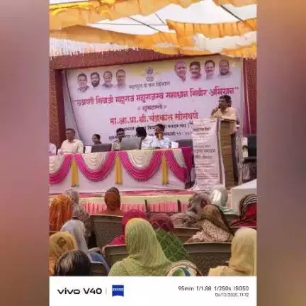 छत्रपती शिवाजी महाराज महाराजस्व समाधान शिबिर अभियान हे lasur येथे मा. प्रा. आमदार चंद्रकांत दादा सोनवणे यांच्या प्रमुख उपस्थितीत पार पडले. माननीय तालुका आरोग्य अधिकारी डॉ तालुका आरोग्य अधिकारी डॉक्टर प्रदीप लासुरकर यांच्या मार्गदर्शनाखाली