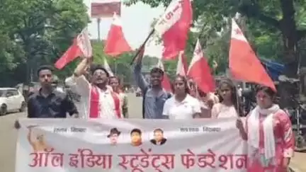 गोलमुरी-सह-जुगसलाई: CBSE पैटर्न सेमेस्टर 4 की परीक्षा तिथि घोषित करने की मांग, एआईएसएफ ने सौंपा ज्ञापन
