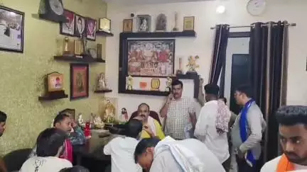 खण्डार: खंडार में विधायक जितेंद्र गोठवाल ने निज आवास पर जनसुनवाई कार्यक्रम आयोजित, सड़क, पानी, बिजली के मुद्दों पर हुई चर्चा