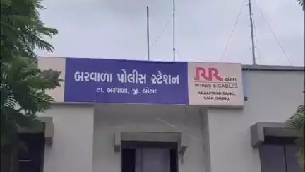 બરવાળા: સાળંગપુર મંદિરે દર્શન કરવા આવેલા દર્શનાર્થીના મોબાઇલ ફોનની ચોરી થતા અજાણ્યા ઈસમ વિરુદ્ધ પોલીસ ફરિયાદ નોંધાઈ