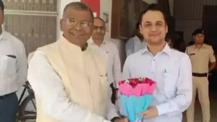 मधुबनी: डीआरडीए में डीएम आनंद शर्मा ने मधुबनी और झंझारपुर सांसद का स्वागत किया