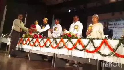 महुआडांड़: नेतरहाट आवासीय विद्यालय में राज्य के शिक्षा मंत्री रामदास सोरेन ने कार्यशाला में भाग लिया