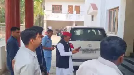 कन्नौज: पूर्व लोकसभा सांसद छोटे सिंह की मृत्यु के बाद परिवारजनों से मिलने नसरापुर स्थित सपा दफ्तर पहुंचे अखिलेश यादव