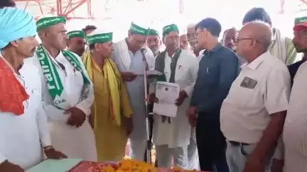 ब्यावरा: किसानों के धरने के बाद ब्यावरा मंडी में रविवार से प्याज और लहसुन की खरीदी शुरू