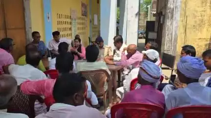 मरौना: नदी थाना परिसर में बाढ़ पूर्व तैयारी को लेकर मरौना बीडीओ रचना भारतीय की अध्यक्षता में टीम बिल्डिंग की बैठक हुई