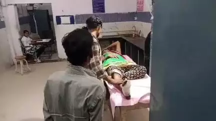 नरसिंहपुर: ट्रेन से गिरकर सलमा किन्नर घायल, जिला अस्पताल में भर्ती