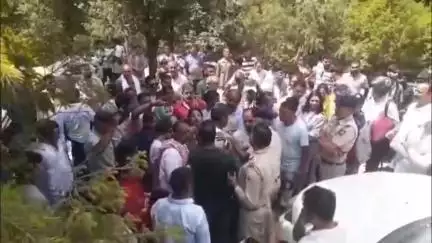 मंडी: कमरूनाग मंदिर मार्ग पर 4 घंटे का जाम, वीआईपी मूवमेंट के कारण फंसे श्रद्धालु, लोगों ने किया विरोध