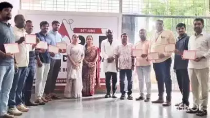 వికారాబాద్: ప్రపంచ రక్తదాతల దినోత్సవం సందర్భంగా శ్రీ చైతన్య పాఠశాలలో రక్తదానం చేసిన ఎస్ఎఫ్ఐ నాయకులు