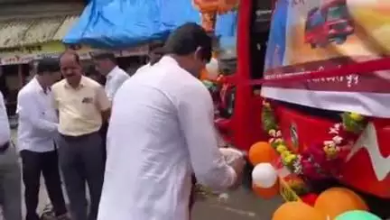 कर्जत: आमदार महेंद्र थोरवे यांच्या उपस्थितीत नवीन एसटी बसचे करण्यात आले लोकार्पण