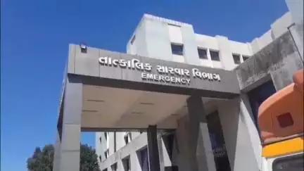 હિંમતનગર: હિંમતનગર સિવિલમાં કોરોનાના કેસ વધ્યા:૨૦ દિવસમાં ૪૦ સેમ્પલમાંથી ૧૭ પોઝિટિવ:ત્રણ મહિલા દર્દીઓને હોમ આઈસોલેટ કરાયા.