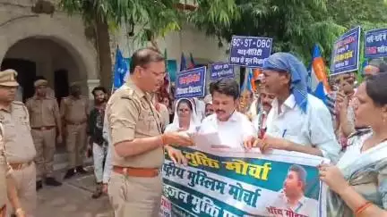 कानपुर: पिछड़े वर्ग की बालिका से दुष्कर्म मामले में न्याय की मांग, राष्ट्रीय पिछड़ा मोर्चा ने कानपुर कमिश्नर को सौंपा ज्ञापन