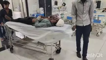 भीलवाड़ा: दौलपुरा में जमीनी विवाद के चलते एक युवक पर रिश्तेदारों ने लाठियों और सरियों से किया हमला, घायल का अस्पताल में इलाज जारी