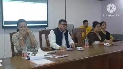 রায়গঞ্জ: দ্রুত বাড়ি বাড়ি পানীয় জল পৌছে দেওয়আর লক্ষ্যে রায়গঞ্জ ব্লক অফিসে অনুষ্ঠিত হল জরুরী বৈঠক; উপস্থিত MLA, BDO
