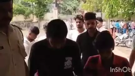 प्रतापगढ़: शहर में सेनापति केटरिंग गोदाम में घुसकर स्टाफ से मारपीट करने वाले 7 आरोपियों को पुलिस ने किया गिरफ्तार