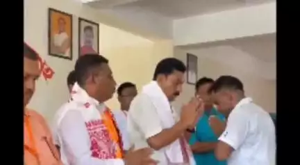 বৰমা ভাগ: বিজেপি চকচকা মণ্ডলৰ যুৱ মৰ্চাৰ উদ্যোগত সৰভোগত অনুষ্ঠিত কীৰ্তি ছাত্ৰ ছাত্ৰীৰ সম্বৰ্ধনা  অনুষ্ঠানত মন্ত্ৰী ৰণজিৎ কুমাৰ দাস