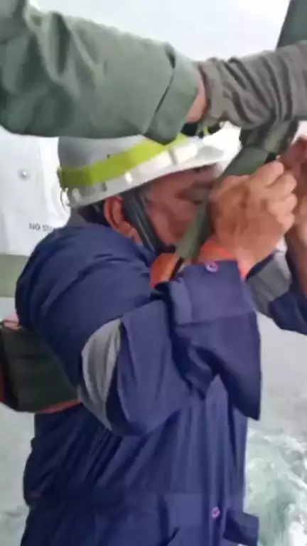 Indian Navy successfully undertook aerial insertion of salvage team onboard distressed vessel MV Wan Hai 503