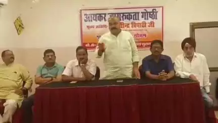 सुल्तानपुर: भारतीय उद्योग व्यापार मंडल के बैनर तले शहर के एक गेस्ट हाउस में आयकर जागरूकता संगोष्ठी संपन्न हुई