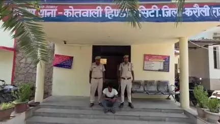 हिण्डौन: नौकरी लगवाने का दिया झांसा ₹3 लाख ठगे कोतवाली पुलिस ने बस स्टैण्ड सलेमपुर से आरोपी किया गिरफ्तार ₹2000 का इनाम था घौषित