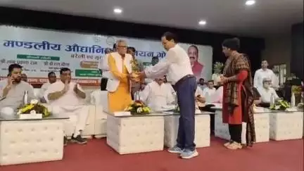 बरेली: बरेली में उद्यान विभाग की विशेष गोष्ठी: किसानों को उन्नत बागवानी तकनीकों की जानकारी और आय दोगुनी करने के सुझाव दिए गए
