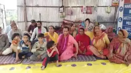 बिलासपुर सदर: भानुपली बैरी रेलवे टनल से प्रभावितों ने प्रशासन के खिलाफ मोर्चा खोला, क्रमिक भूख हड़ताल की शुरू