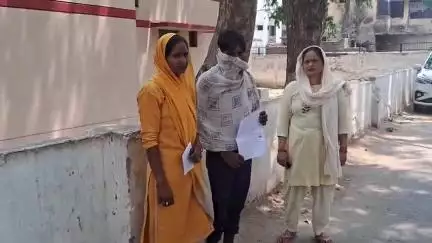 बिल्सी: परोली गांव में खेत की रखवाली कर रहे युवक पर गांव के दबंगों ने लाठी-डंडों से किया हमला, गंभीर हालत में थाने पहुंचा युवक
