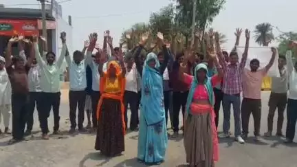 लवाण: लवाण में बार-बार बिजली ट्रिपिंग, कटौती व कम वोल्टेज आने की समस्या से परेशान ग्रामीणों का फूटा आक्रोश, प्रदर्शन#jansamsya