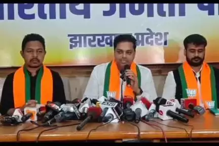 कांके: हरमू स्थित बीजेपी प्रदेश कार्यालय में बीजेपी के पूर्व विधायक ने भाषा विवाद पर सरकार को घेरा