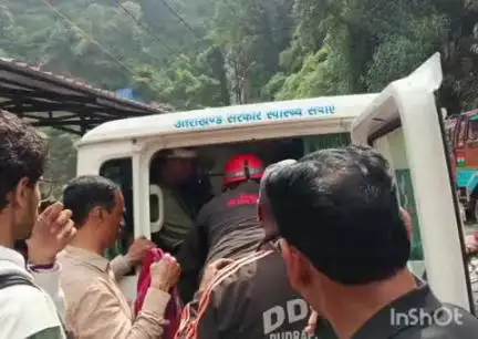 रुद्रप्रयाग: सोनप्रयाग से गौरीकुंड तक सवारी ढोने पर दो एंबुलेंस की गई ज़ब्त