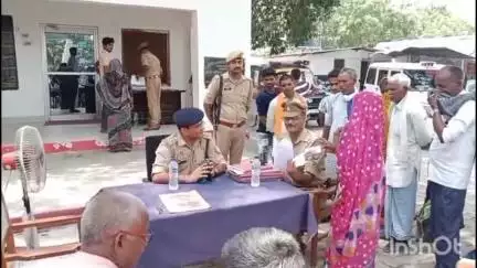 हरदोई: थाना समाधान दिवस पर CO हरियावां ने टड़ियावां थाने में लोगों की समस्याएं सुनीं, पुलिस संबंधित 5 शिकायतों का हुआ निस्तारण
