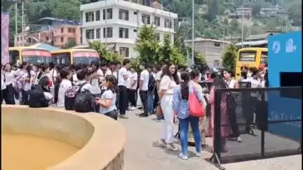 कुल्लू: स्कूली बच्चों ने जाना फिल्में कैसे बनती हैं और एक्टिंग क्या होती है, मड स्कल्टिंग के माध्यम से दिखाई अपनी प्रतिभा