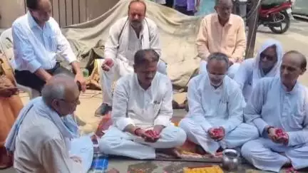 टैगोर टाउन क्षेत्र में मेयर उमेश चन्द्र गणेश केसरवानी ने नए ट्यूबवेल का किया शुभारंभ