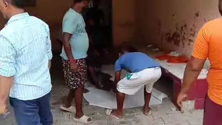 सीतापुर: गोड़ियन टोला में डॉक्टर इमरान से बुखार की दवा लेने के बाद युवक की बिगड़ी हालत, जिला अस्पताल लाने पर हुई मौत