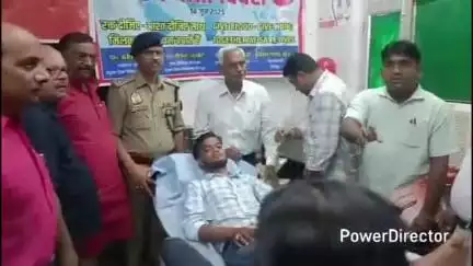 कर्वी: विश्व रक्त दाता दिवस के अवसर पर सोनेपुर जिला अस्पताल में आयोजित कार्यक्रम में लोगों ने किया स्वैच्छिक रक्तदान