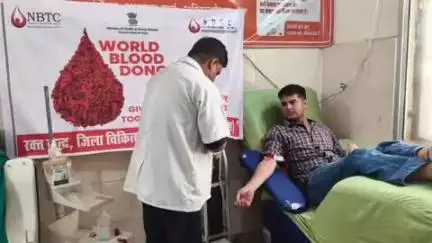 चम्पावत: विश्व रक्तदान दिवस पर चंपावत जिला अस्पताल के ब्लड बैंक में रक्तदान शिविर का आयोजन हुआ