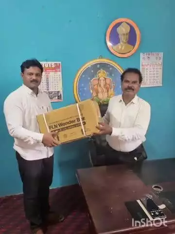బాల్కొండ: బాల్కొండ మండలంలోని ప్రభుత్వ పాఠశాల ల ప్రధానోపాధ్యాయులకు ఎఫ్ ఎల్ ఎన్ వండర్ బాక్సులను అందజేసిన MEO బట్టు రాజేశ్వర్