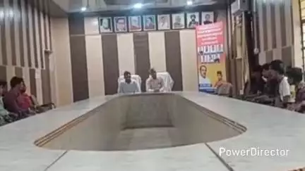 लालकुऑ: नगर पंचायत लालकुआं में टाटा मोटर्स रुद्रपुर के साथ रोजगार के लिए बैठक