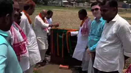 पुपरी: विधायक दिलीप राय ने पुपरी प्रखंड के हरिहरपुर, विरौली व चैनपुरा में नवनिर्मित सड़क का किया उद्घाटन
