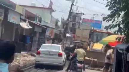ऋषिकेश: #Jansamasya खदरी में   गंदा मलवा  डाल गया सड़क पर कोई ट्रक आम जन sur  ब्यापारी परेशान