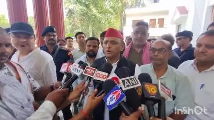 कन्नौज: तिर्वा विधायक के वायरल वीडियो पर ठेकदार के समर्थन में बोले अखिलेश यादव, कहा- पेट पूजा नहीं करोगे तो सड़क उखड़ी जाएगी
