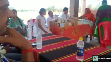 सासाराम: खरावानिया में डॉ अंबेडकर समग्र सेवा अभियान के तहत विशेष विकास शिविर में राशन कार्ड का वितरण