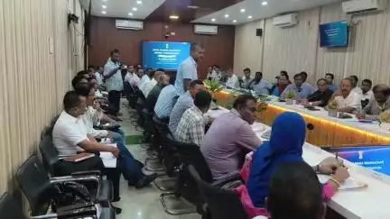 মানকাচৰ: হাটশিঙিমাৰী জিলা আয়ুক্তৰ কাৰ্যালয়ৰ সভাকক্ষত দিশা সভা, উপস্থিত ধুবুৰীৰ সাংসদ