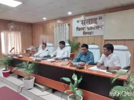 शिवहर: समाहरणालय सभा कक्ष में डीएम ने विधानसभा चुनाव की तैयारी को लेकर अधिकारियों के साथ की बैठक