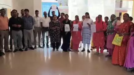गोविंदपुर: प्रखंड कार्यालय में नशा मुक्ति को लेकर प्रखंड विकास पदाधिकारी ने कर्मियों को दिलाई शपथ