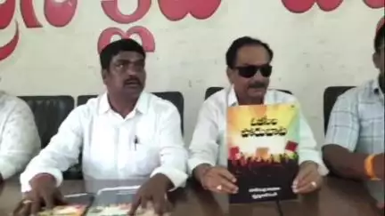 పెద్దపల్లి: జిల్లా కేంద్రంలో ఓబీసీల పోరుబాట బ్రోచర్‌ను ఆవిష్కరించిన బీసీ సంఘాల నేతలు